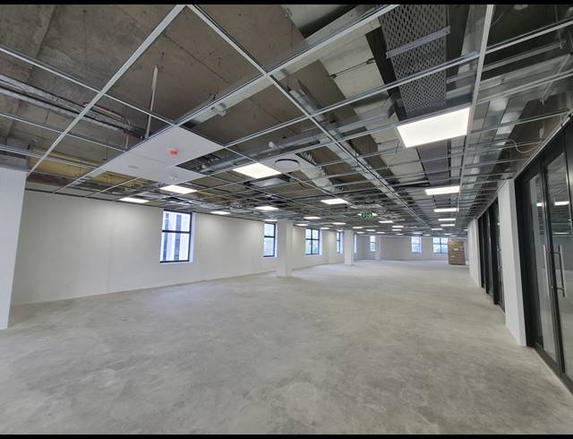 975M² OFFICE TO LET IN GLENADRIENNE EAST